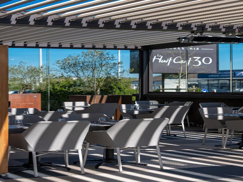 Hotel Le 830 image