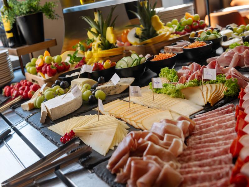 Hotel Le 830 image