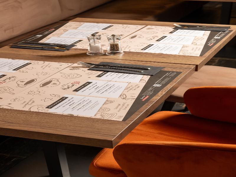 Hotel Le 830 image
