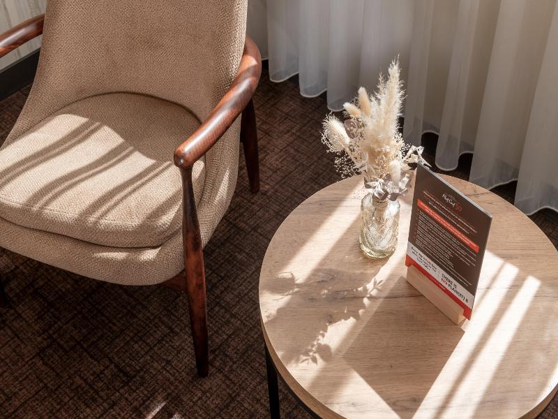 Hotel Le 830 image