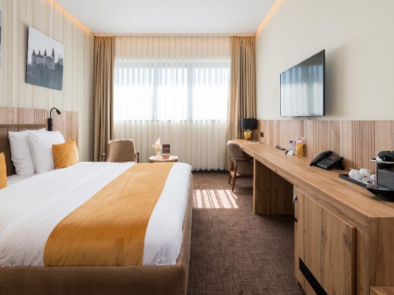 Hotel Le 830 image