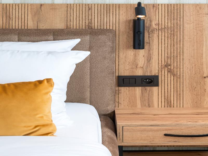 Hotel Le 830 image