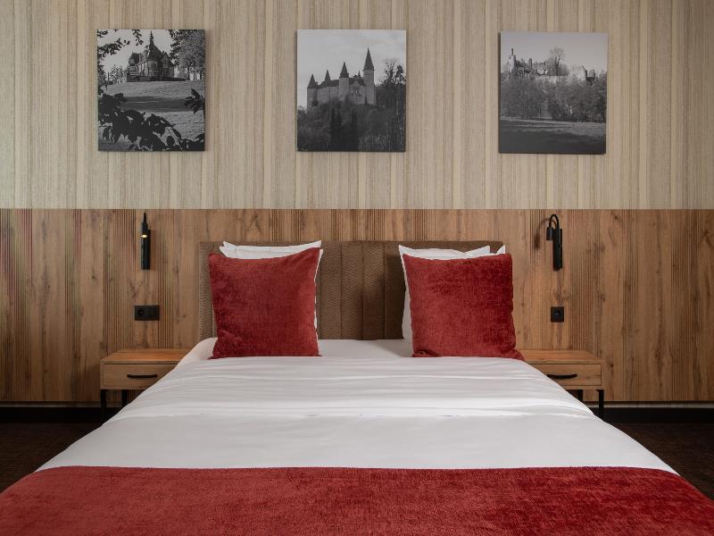 Hotel Le 830 image