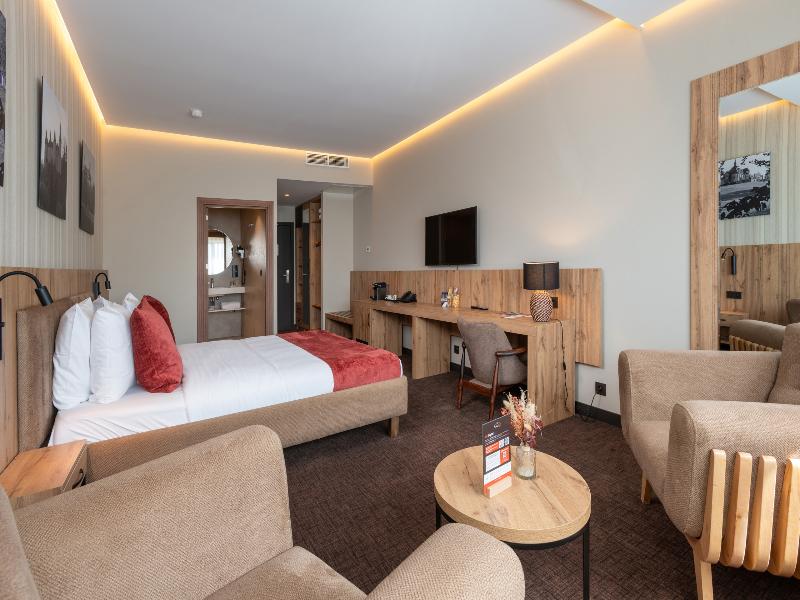 Hotel Le 830 image