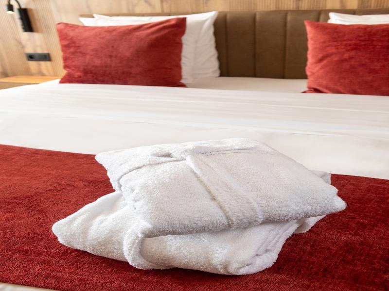 Hotel Le 830 image