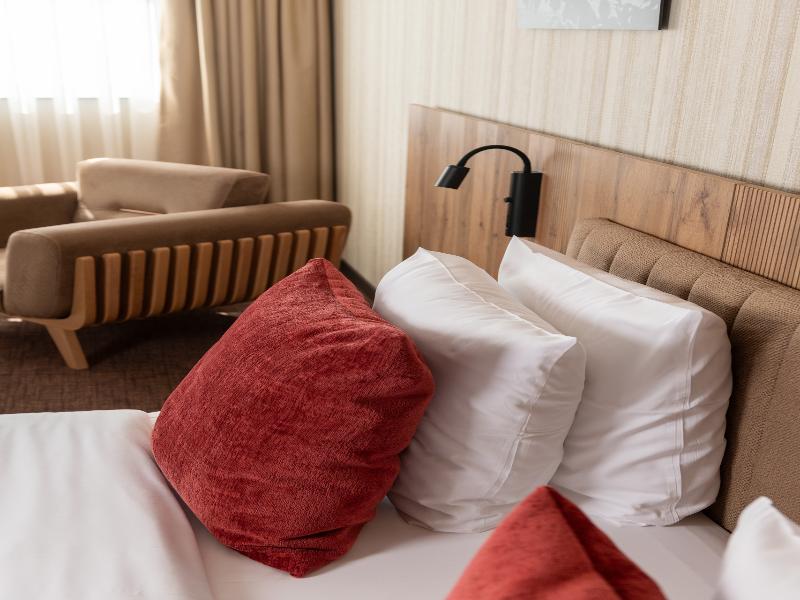 Hotel Le 830 image