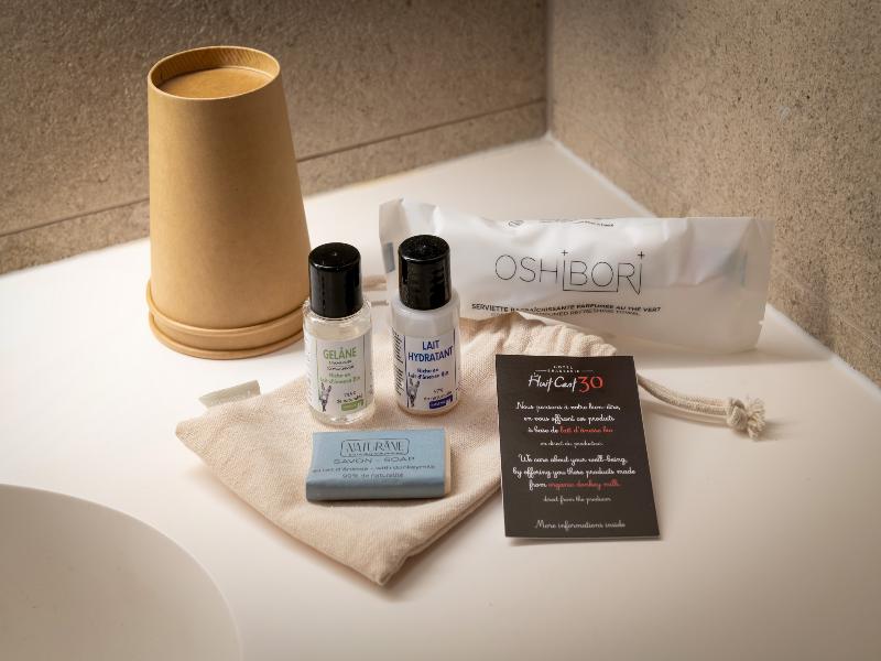 Hotel Le 830 image