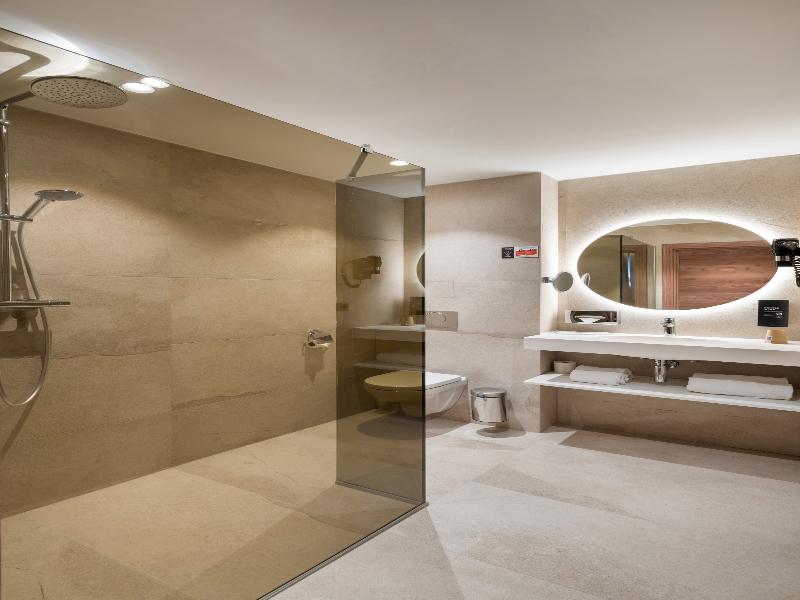 Hotel Le 830 image