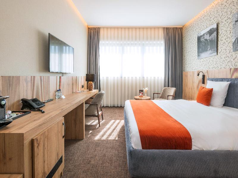 Hotel Le 830 image