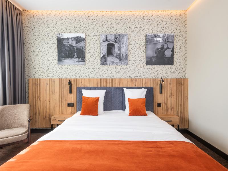 Hotel Le 830 image