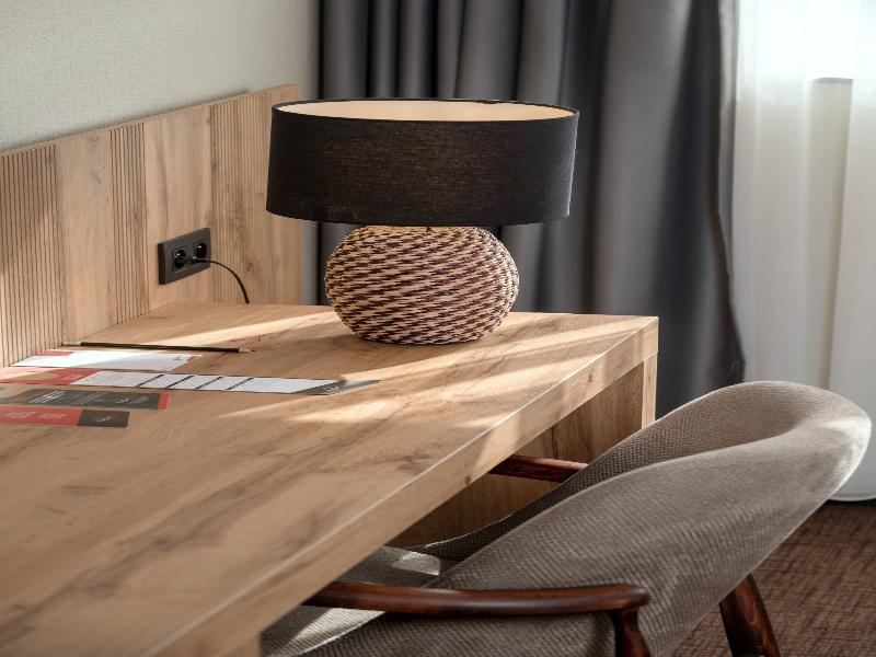 Hotel Le 830 image