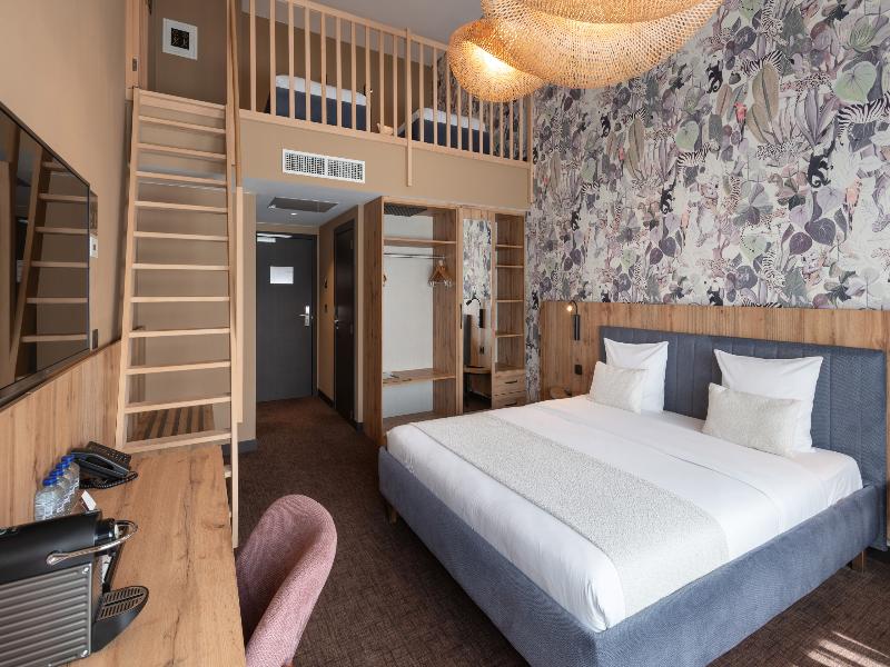 Hotel Le 830 image