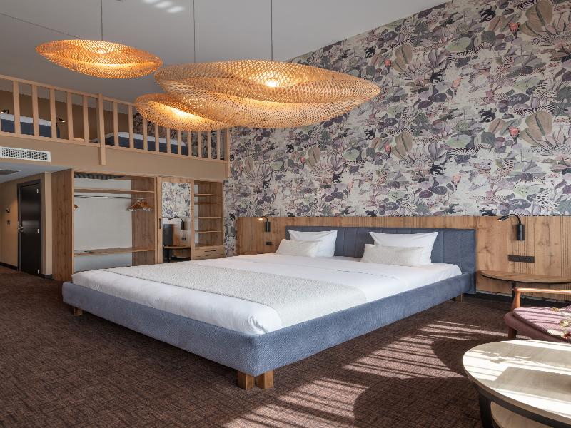 Hotel Le 830 image