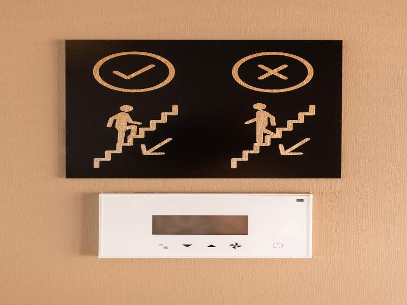 Hotel Le 830 image
