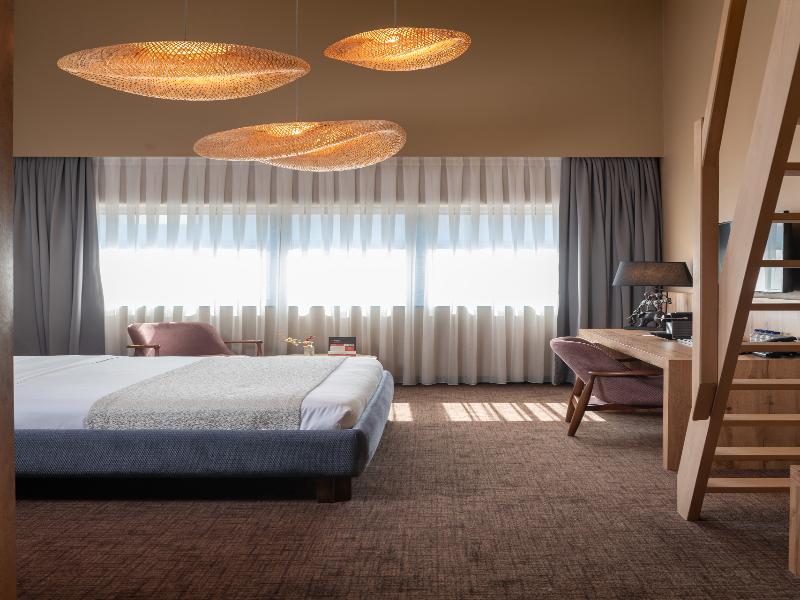 Hotel Le 830 image