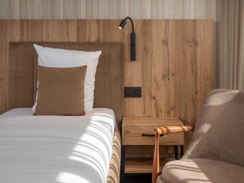 Hotel Le 830 image