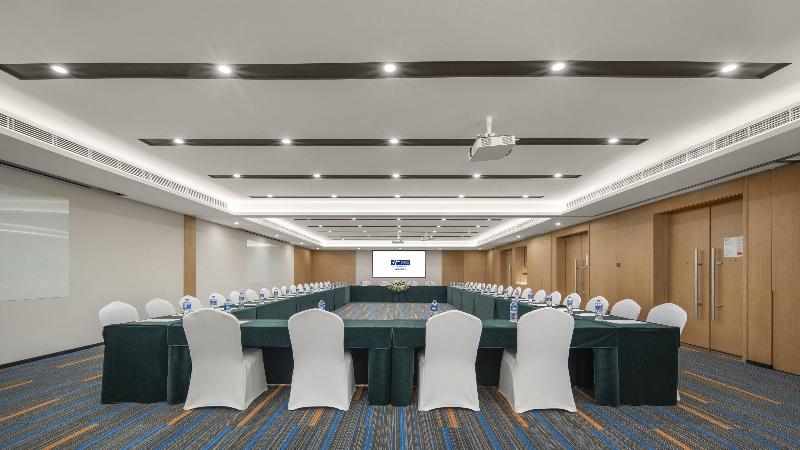 Holiday Inn Express Meishan Dongpo image