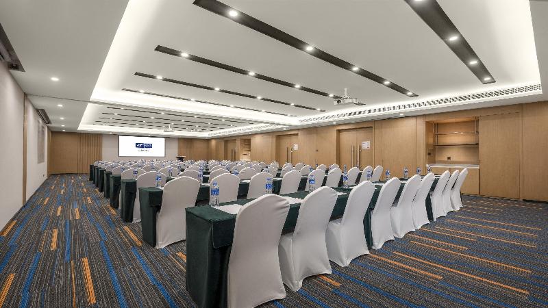 Holiday Inn Express Meishan Dongpo image