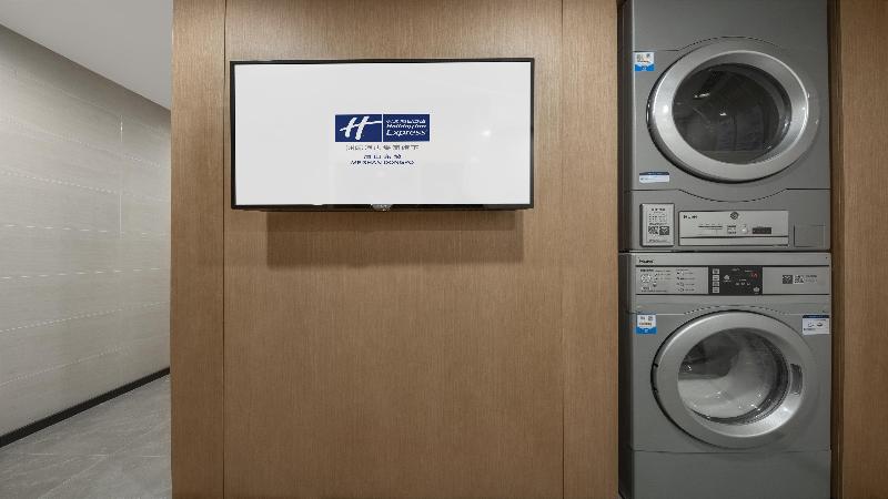 Holiday Inn Express Meishan Dongpo image