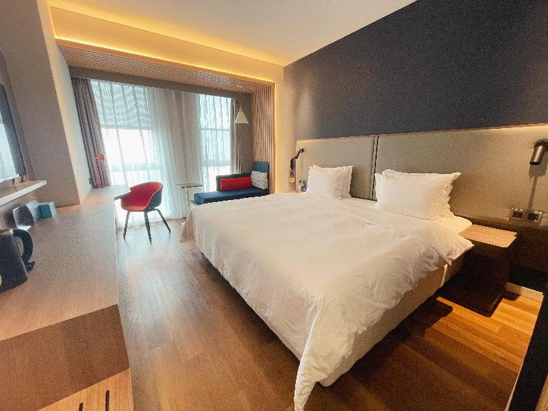 Holiday Inn Express Meishan Dongpo image