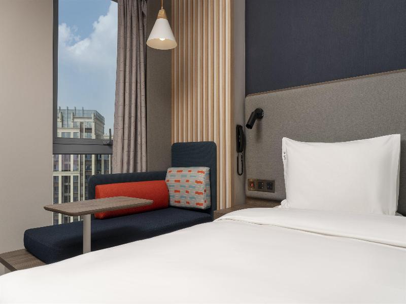 Holiday Inn Express Meishan Dongpo image