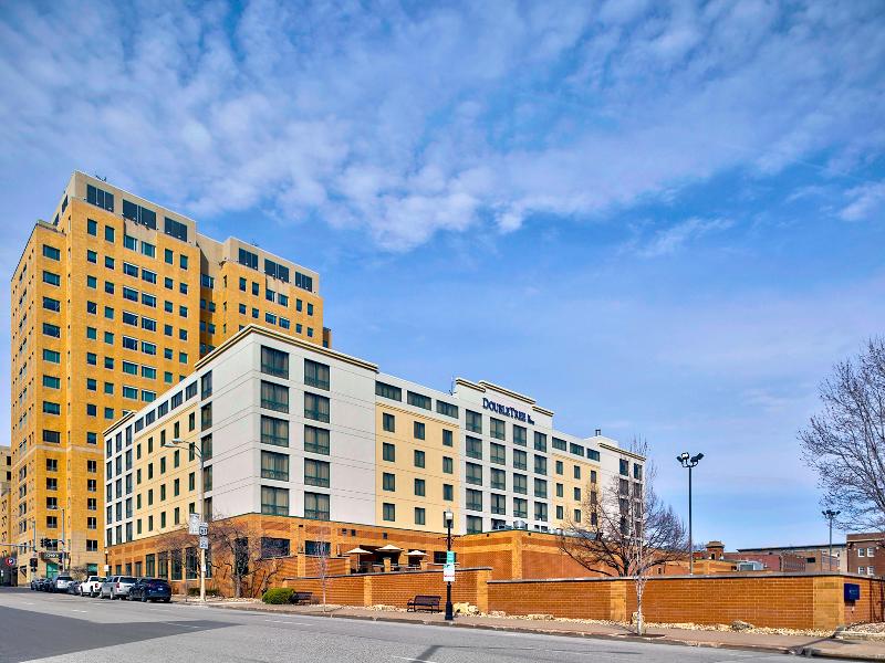 Doubletree By Hilton Davenport image