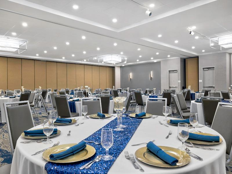 Doubletree By Hilton Davenport image