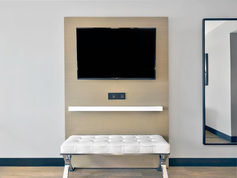Doubletree By Hilton Davenport image