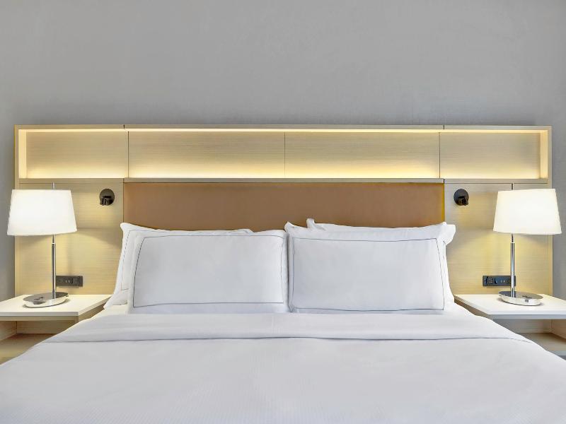 Doubletree By Hilton Davenport image