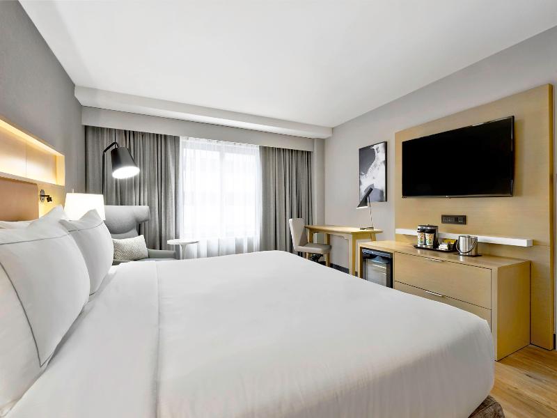 Doubletree By Hilton Davenport image