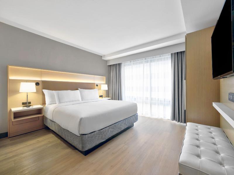 Doubletree By Hilton Davenport image