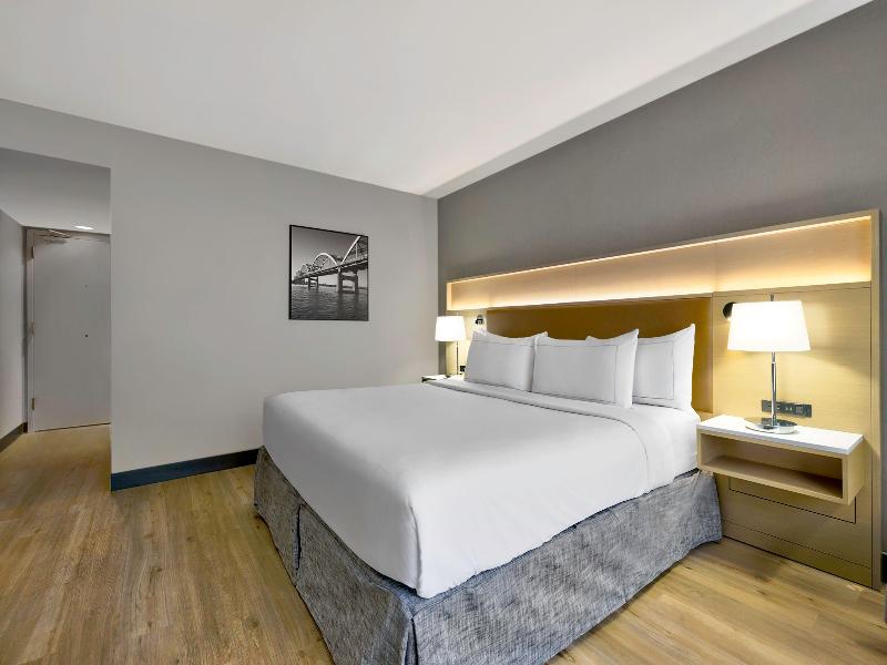 Doubletree By Hilton Davenport image