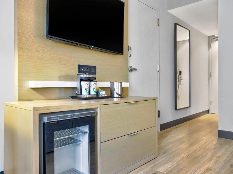 Doubletree By Hilton Davenport image