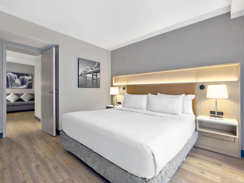 Doubletree By Hilton Davenport image