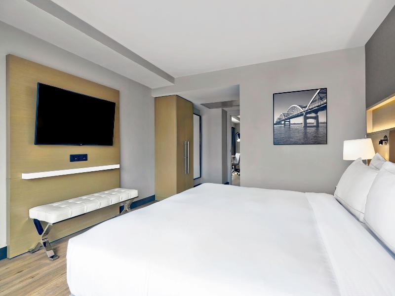 Doubletree By Hilton Davenport image