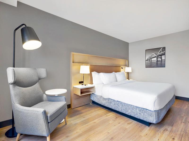 Doubletree By Hilton Davenport image