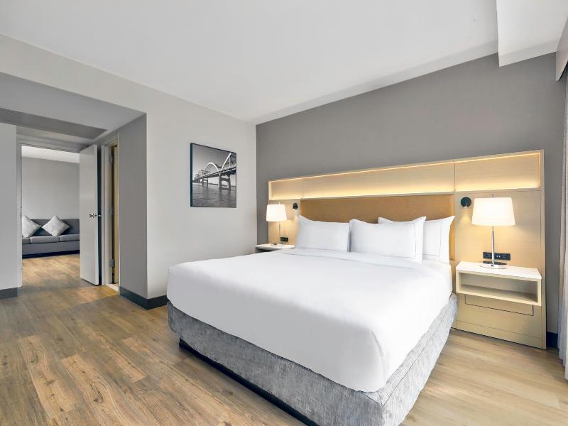 Doubletree By Hilton Davenport image