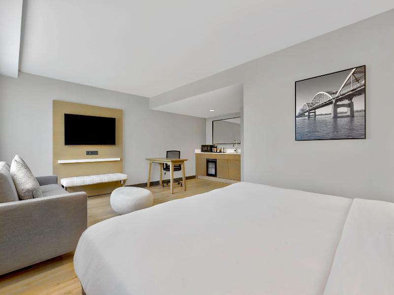 Doubletree By Hilton Davenport image