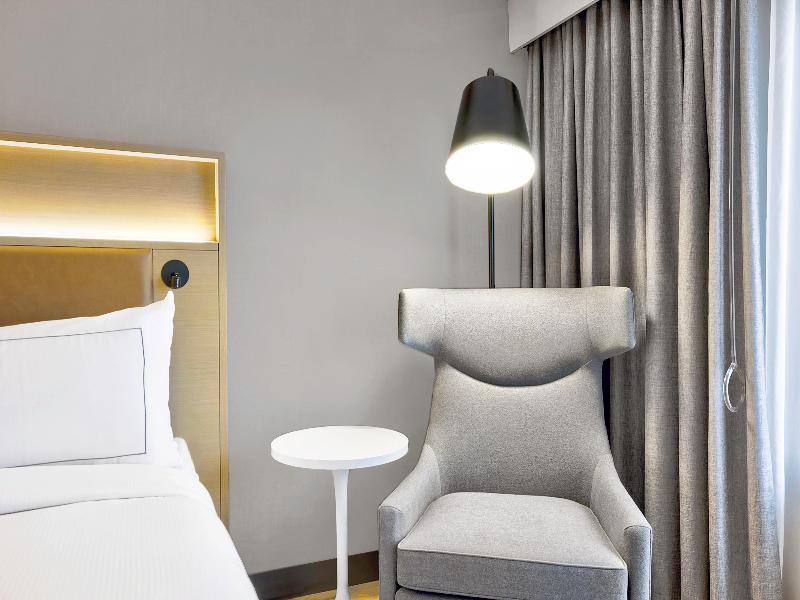 Doubletree By Hilton Davenport image