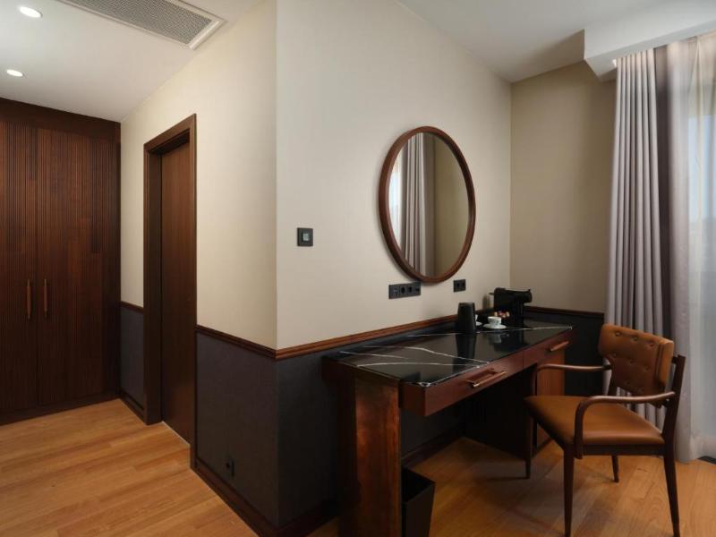 Iceland Parliament Hotel, Curio Collection By Hilt image