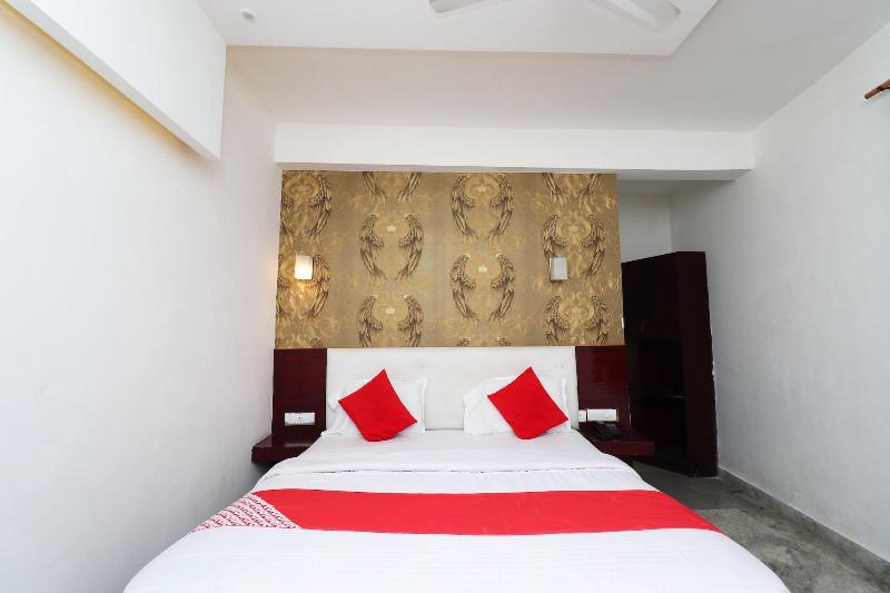 28240 Hotel D' Seasons image