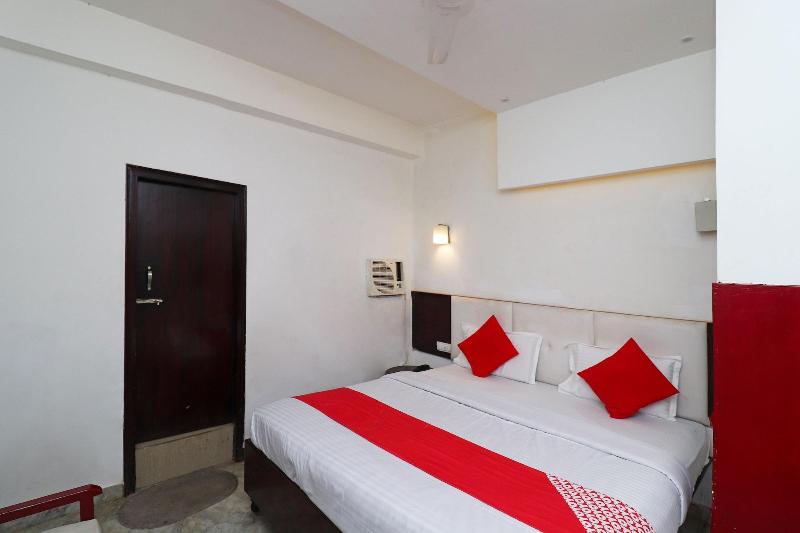 28240 Hotel D' Seasons image