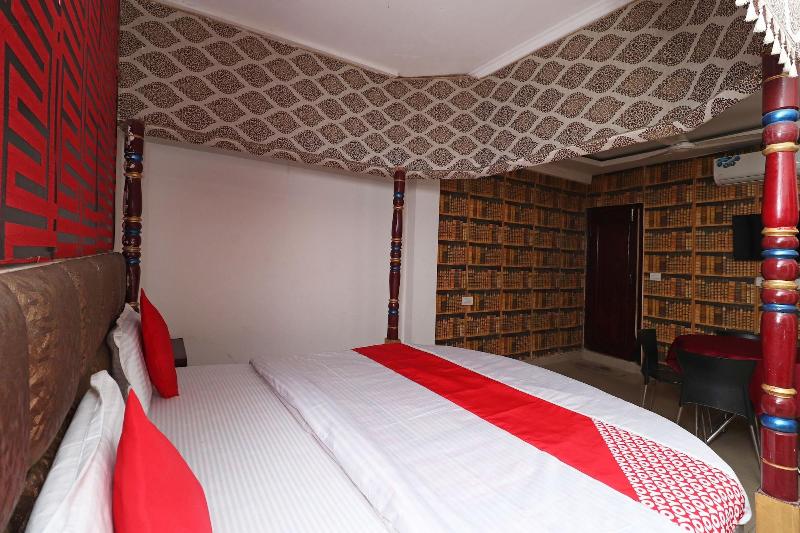 28240 Hotel D' Seasons image
