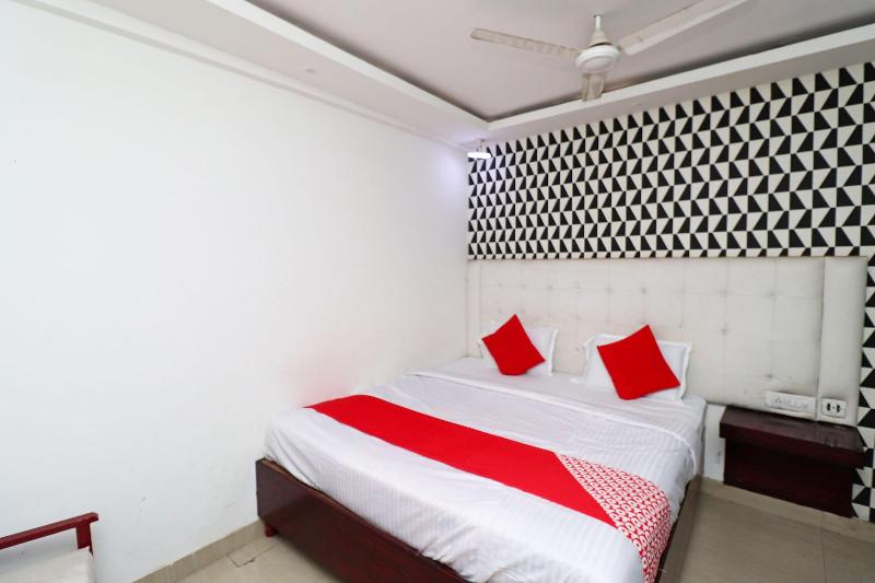 28240 Hotel D' Seasons image