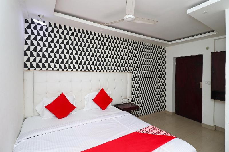 28240 Hotel D' Seasons image