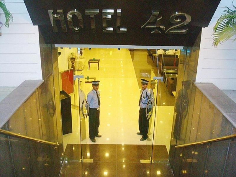 Capital O 15395 Hotel 42