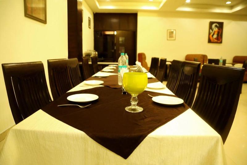 Capital O 15395 Hotel 42