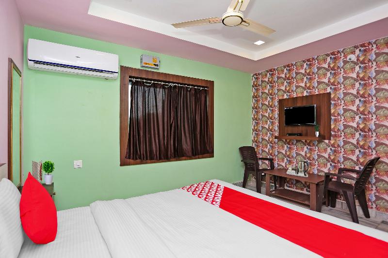 Capital O 14489 Hotel Aryan 4