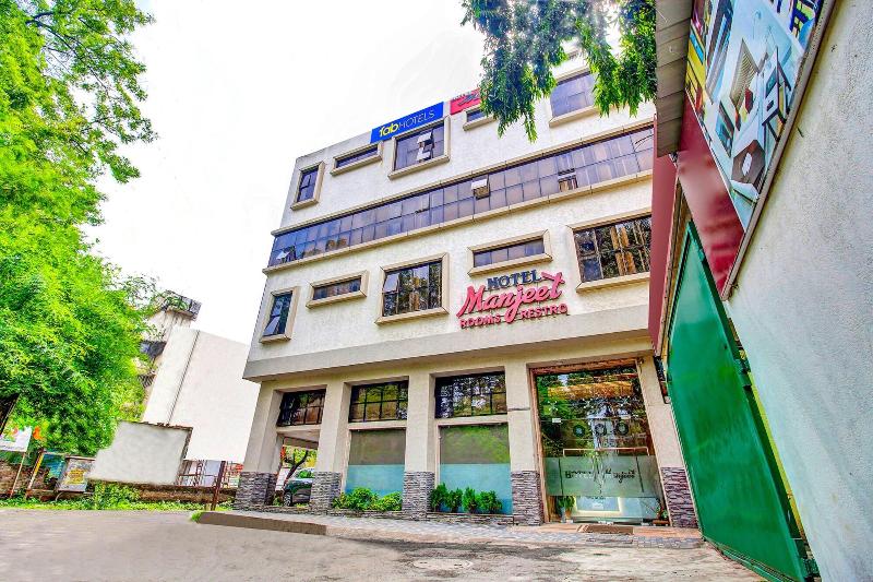 Capital O 47403 Hotel Manjeet image
