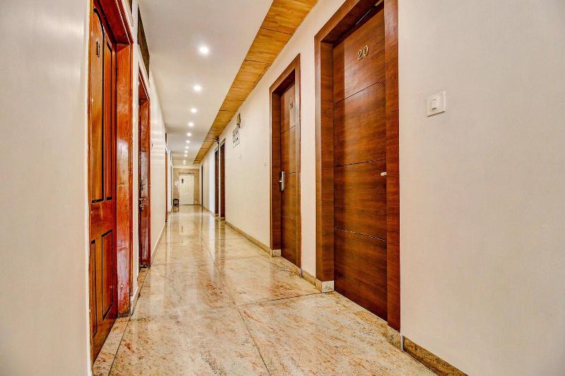 Capital O 47403 Hotel Manjeet image